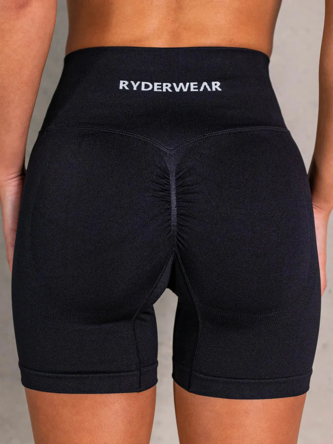 LIFT BBL SCRUNCH SEAMLESS SHORTS BLACK